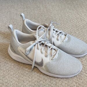 Nike Women's Gray Sneakers- like new size 8.5